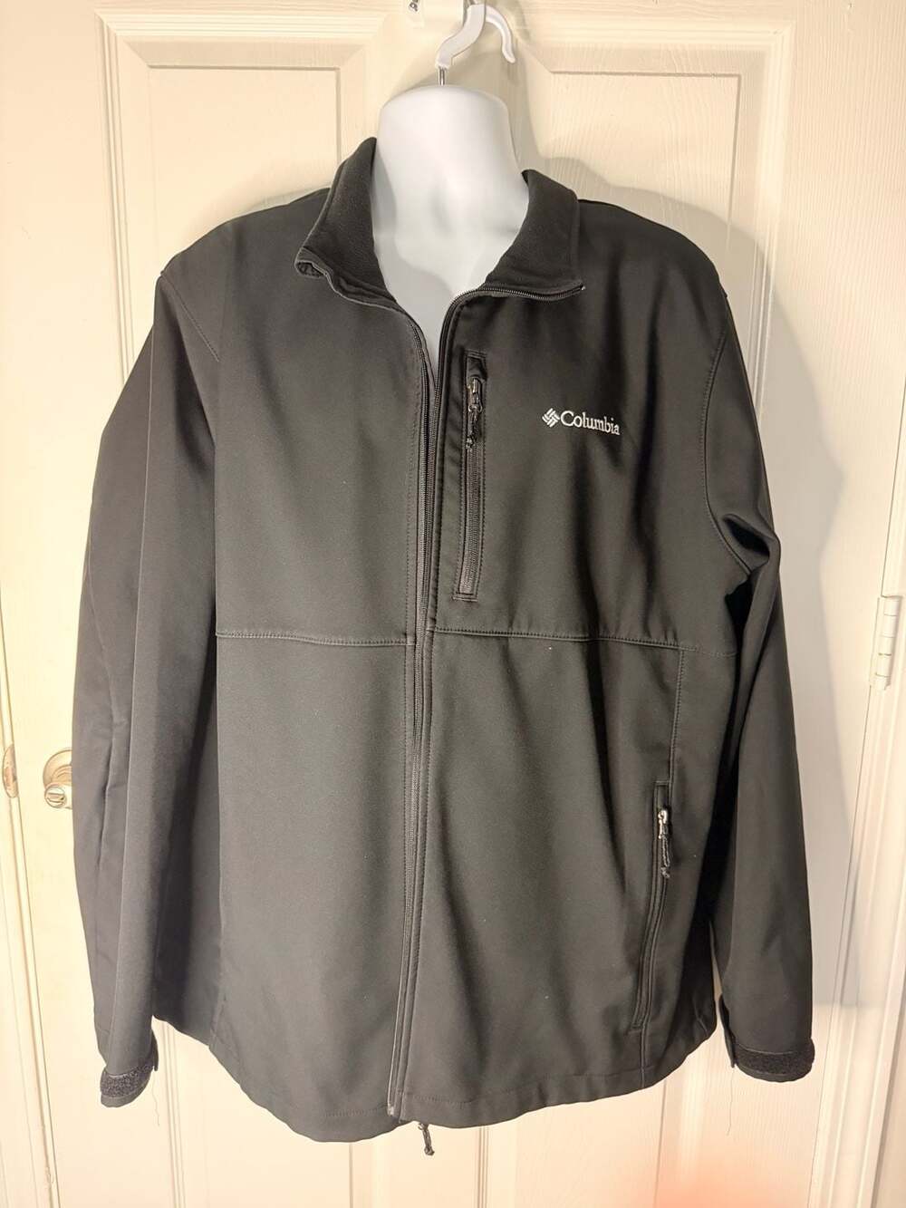 Columbia Men's Ascender Water-Resistant Softshell Jacket Black
